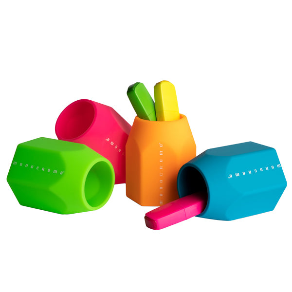 PIGNA - 23295500 - Portapenne Monocromo - 9,5 x 7,5 x 7 cm - silicone soft touch - colori fluo assortiti - Pigna - conf. 12 pezzi - 101822 -  Conf. da 12 Pz.